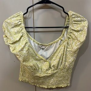 Billabong. Cropped shirt. Size Large